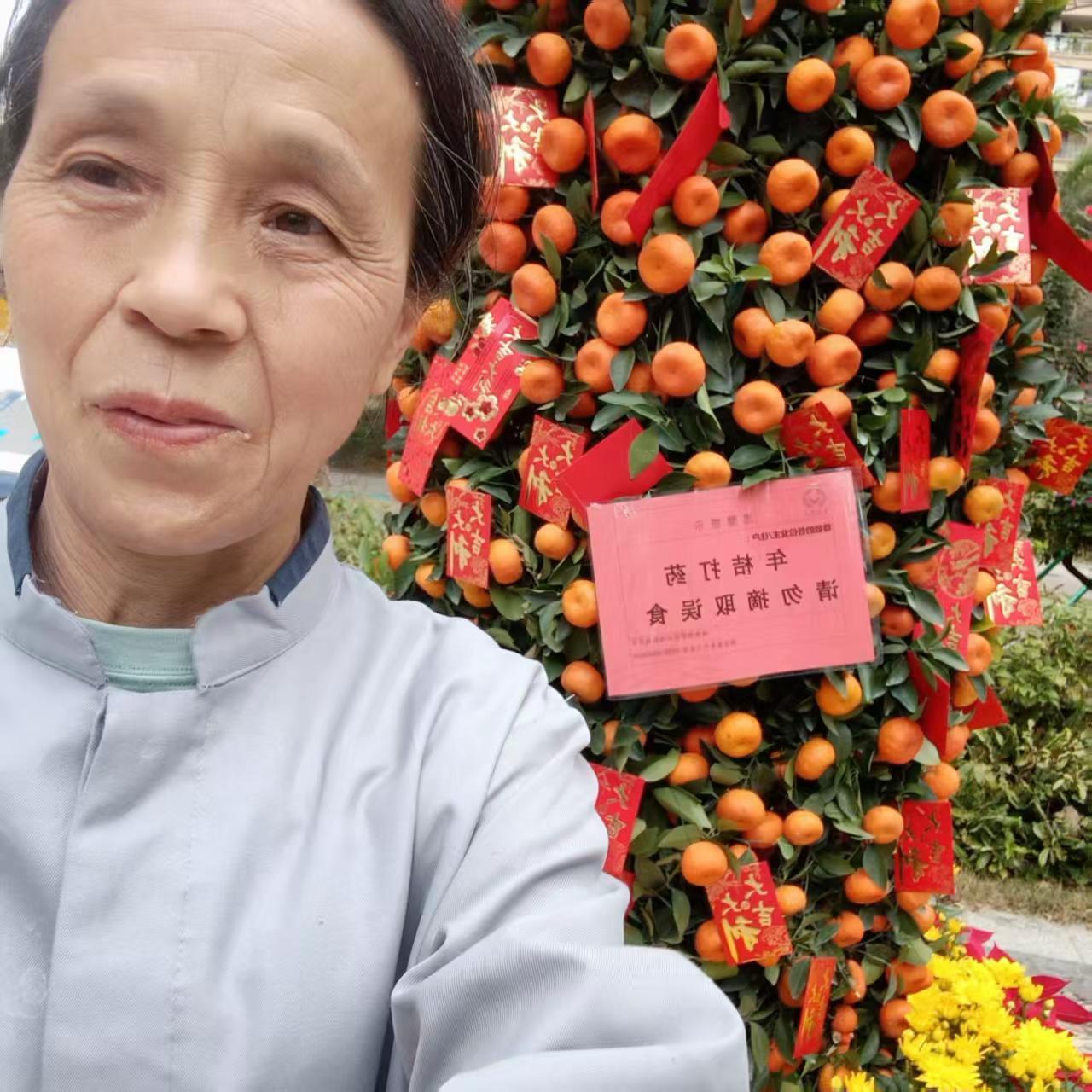 祝福我的妈妈。妈妈你是最幸福的人，你不和别人攀比，不计较成功失败，累了就休息，烦