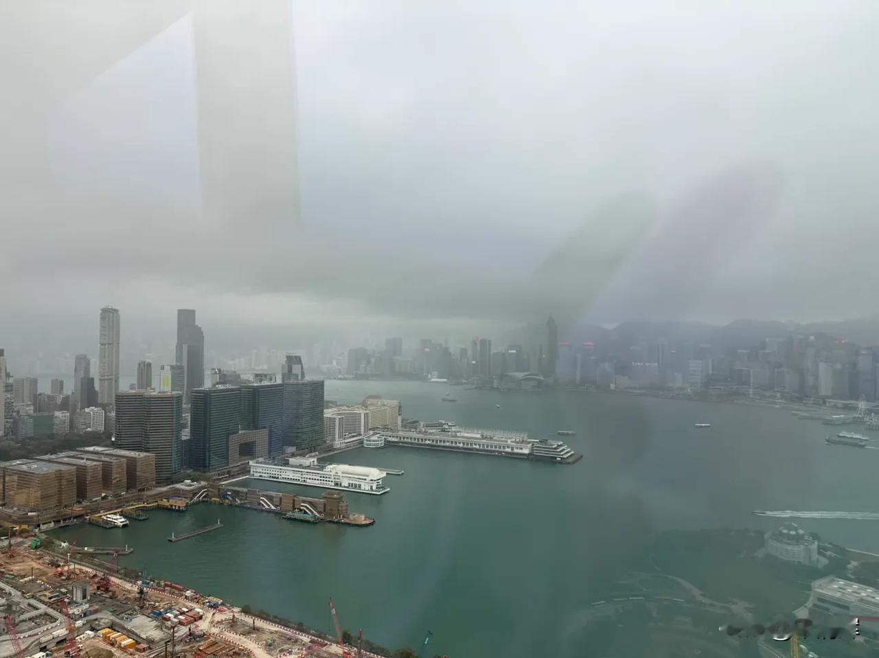 （1203）：孩子，早上好。这是昨天一位网友给你的留言：“哥哥一定在天上保佑着妹