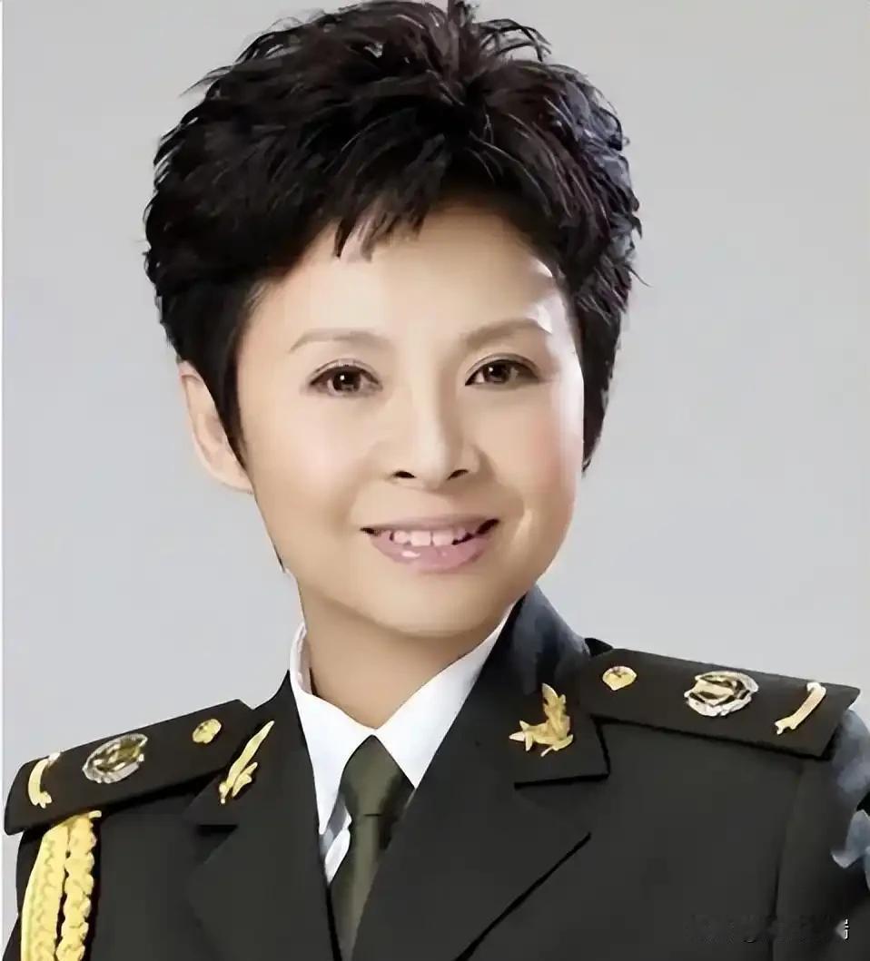 1980年，沈阳军区男高音张楠向18岁董文华表白被拒，他承诺等5年，5年后董文华