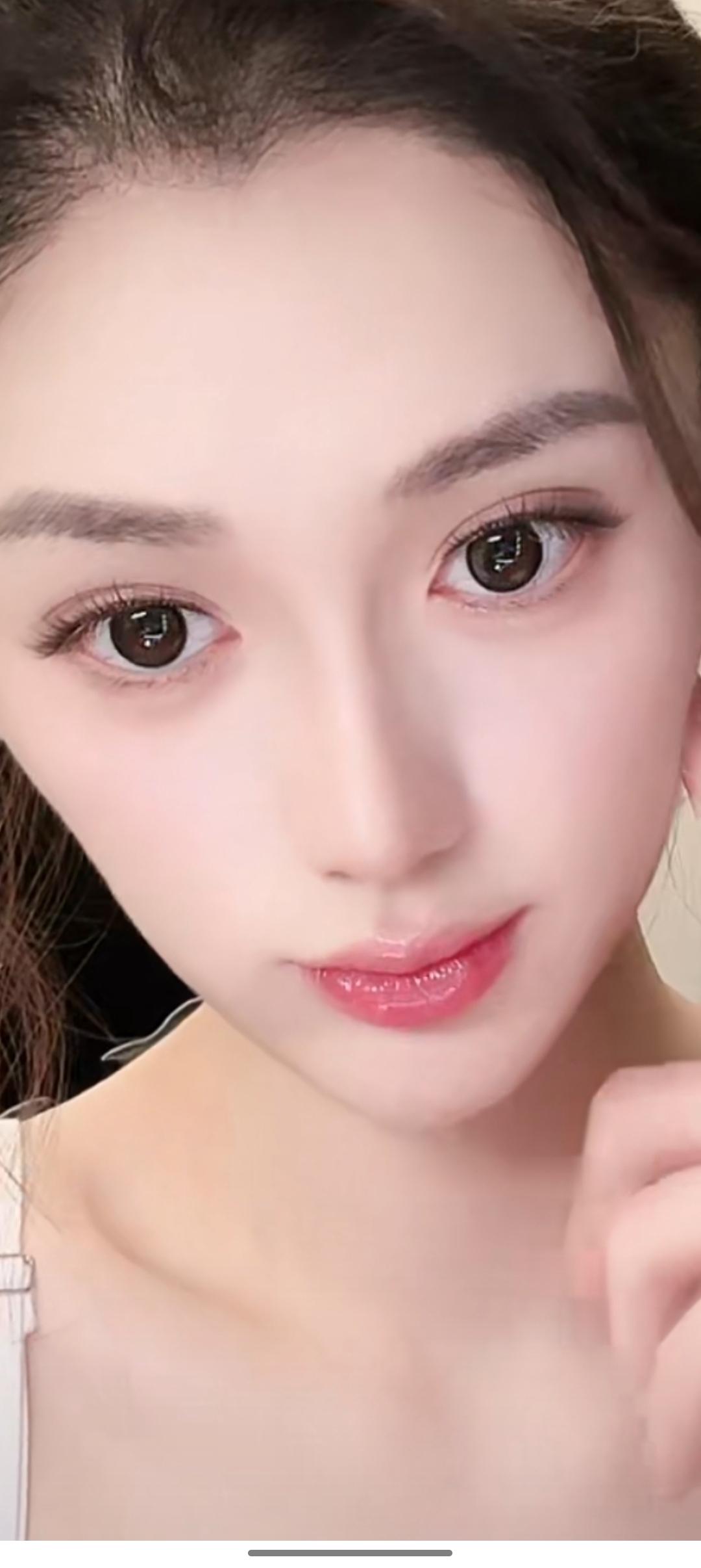 这个小姐姐妆容好精致哦！