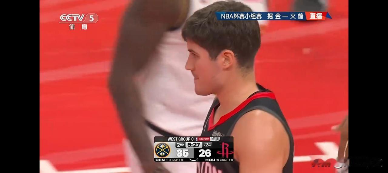 谢泼德半场上场仅15分钟就爆砍20分，投篮11中8，以一己之力将火箭半场49比4