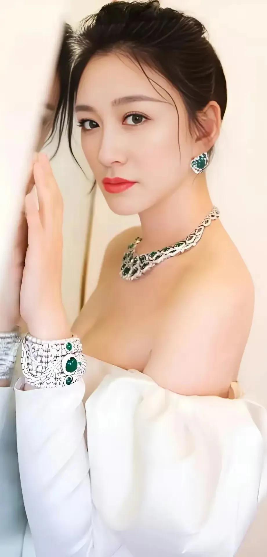 #惊艳女神# #明星美图# #女明星谁最美# #李小冉#