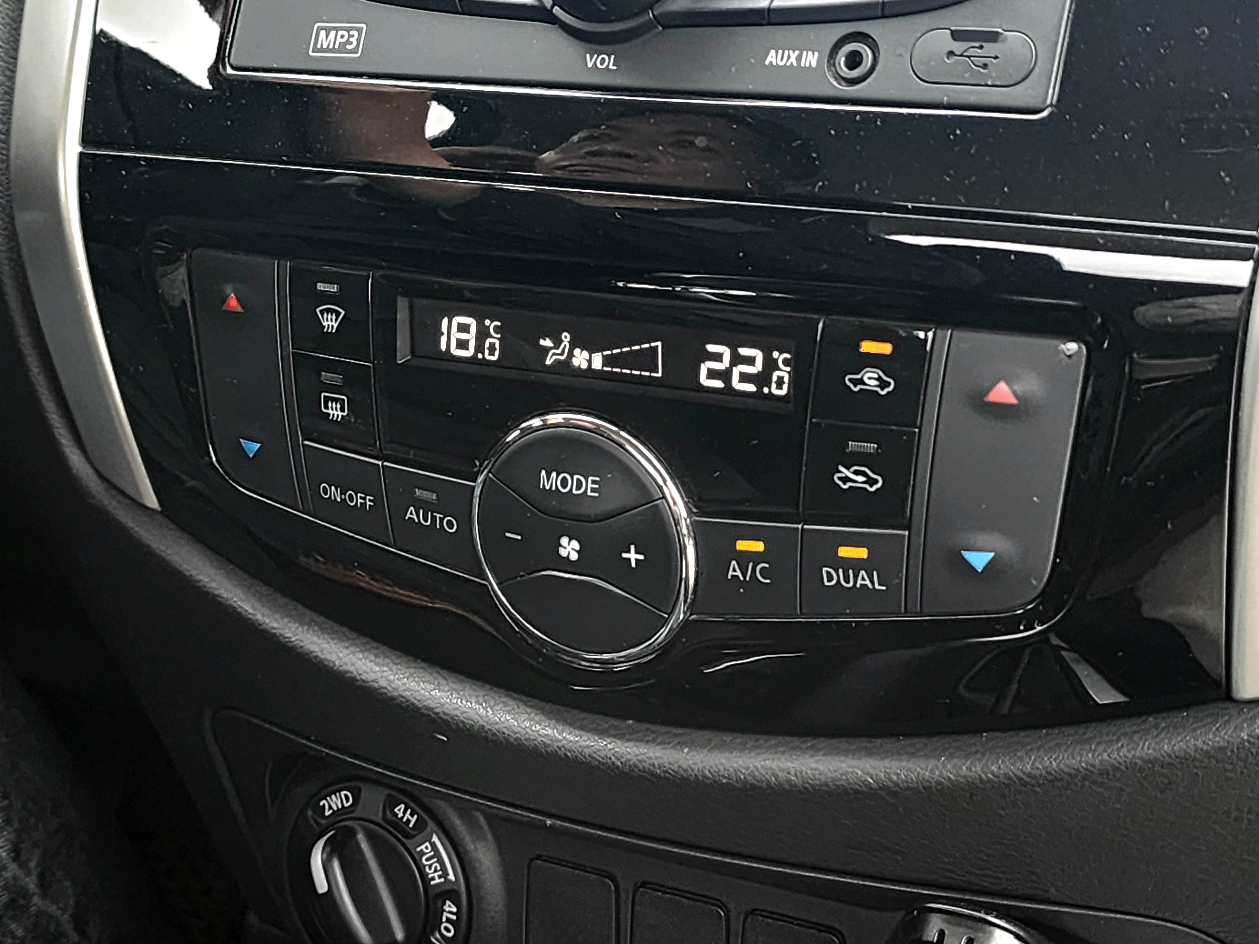 纳瓦拉 介玩意儿除了2.5的汽油机开起来没啥劲儿和后排靠背太直以外，其他真都挺不