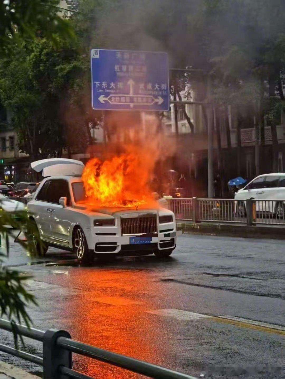 这什么情况？[衰]劳斯莱斯 ​​​