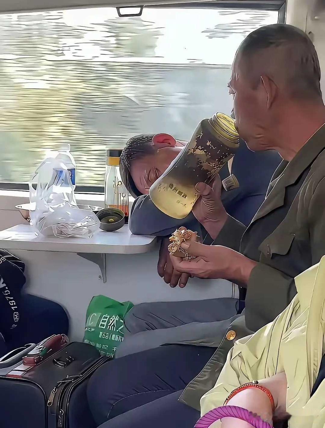 有没有一种可能，他不是省钱，而是单纯的没钱那？