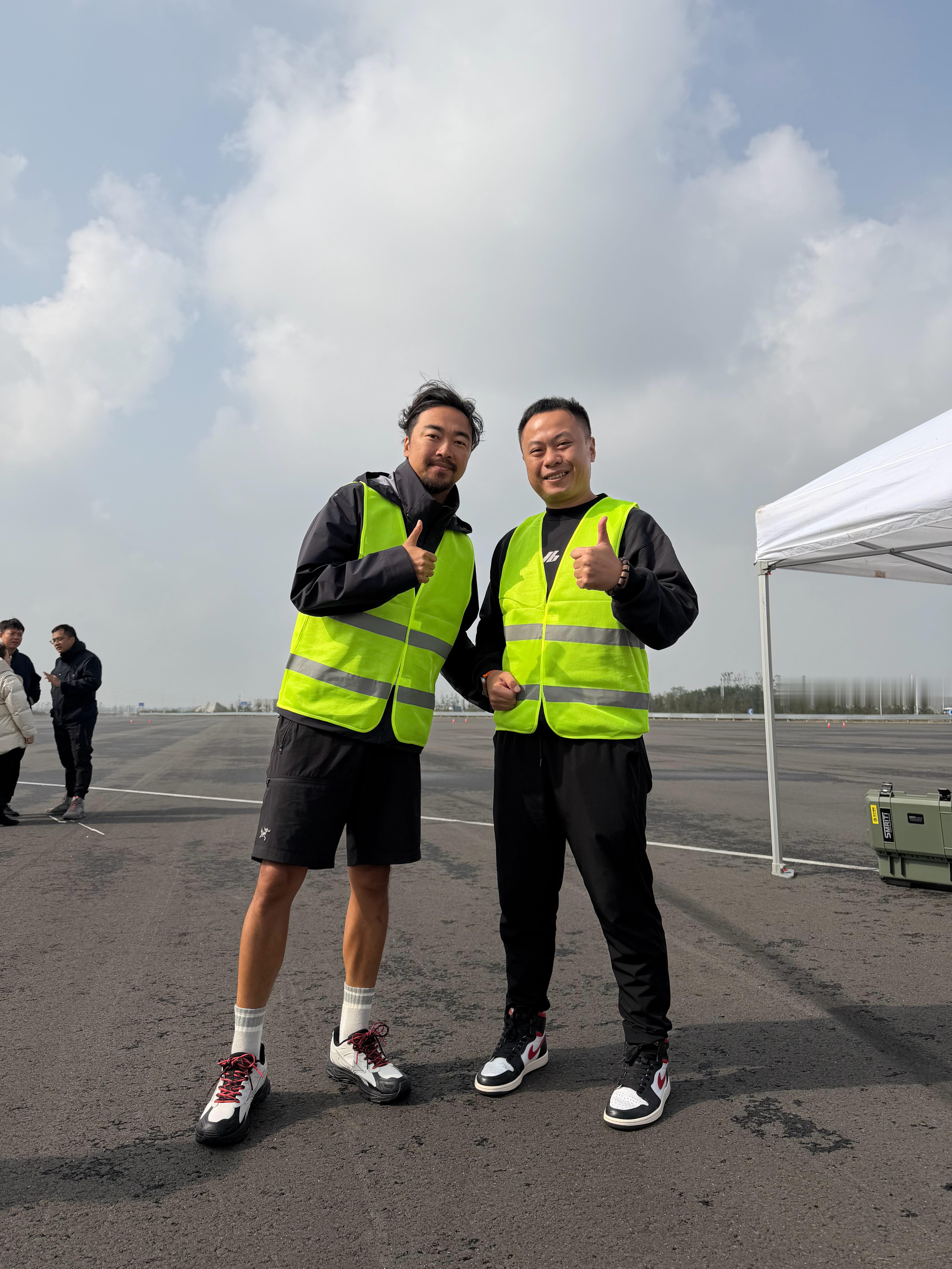 遇到  顶流峰哥很亲切和我合影！人超nice。 ​​​