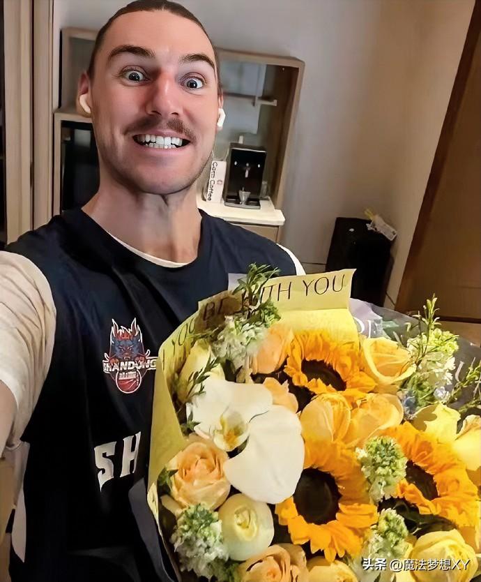 我发现，
山东男篮这赛季，
不只是成绩好，而是
他们找外援的效率，太高速了！
