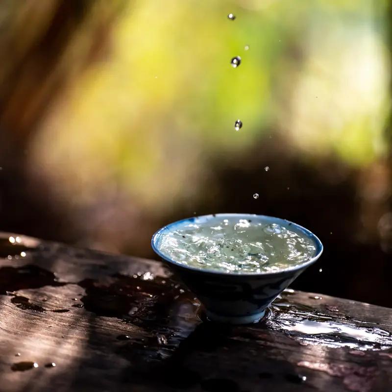 上联:天寒地冻一杯酒，求下联风停雪住两碗粥。
