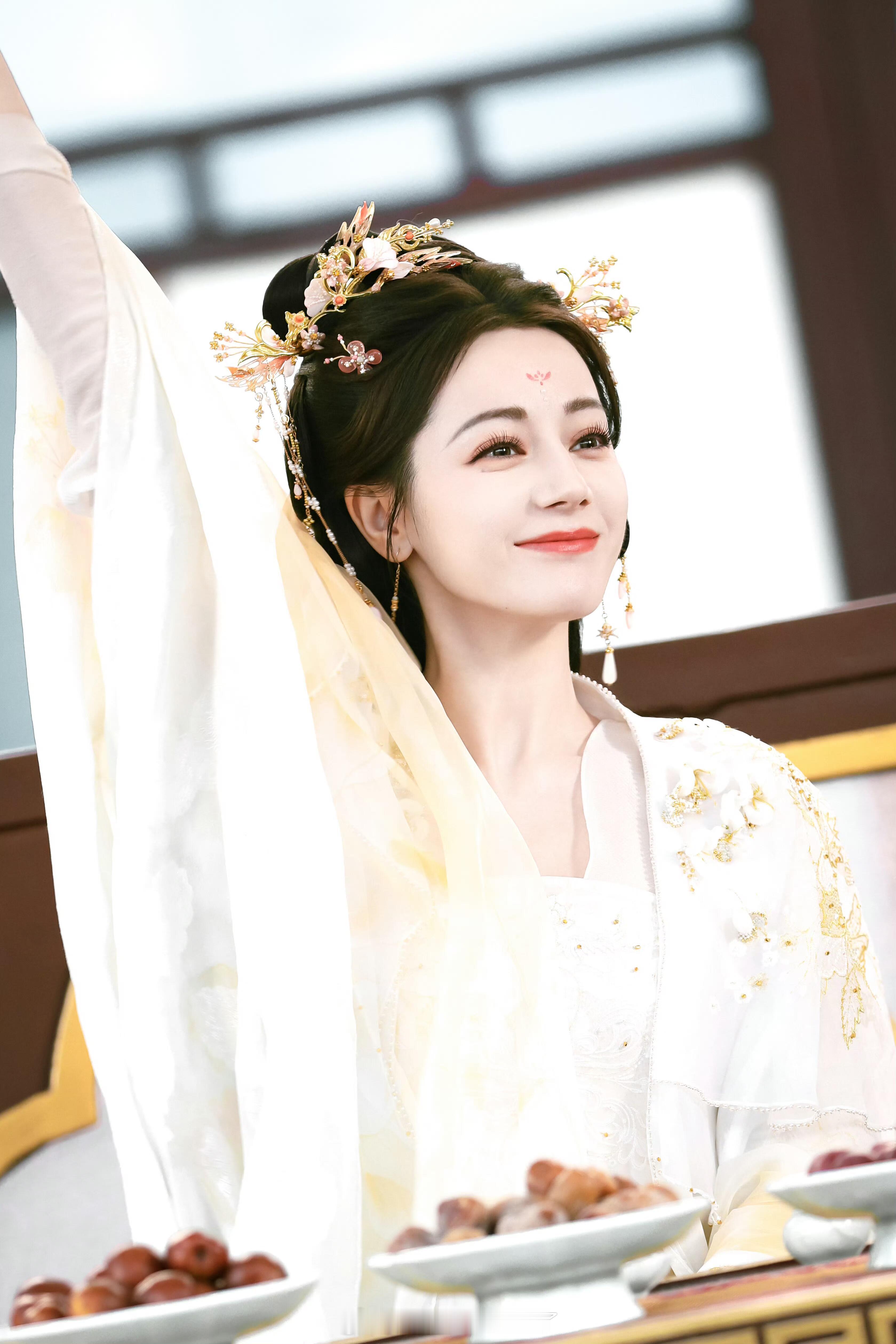 一款看了就会让人觉得甜甜的软软的香香的奶黄包贺思慕，好明媚好可爱好漂亮啊白日提灯