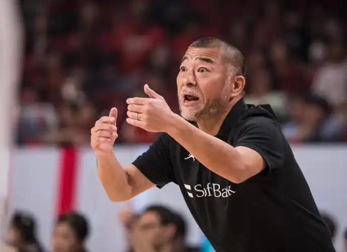 领先14分惨遭逆转，裁判帮忙也没用，桶谷大首秀演砸了
 
就在大家都以为日本男篮