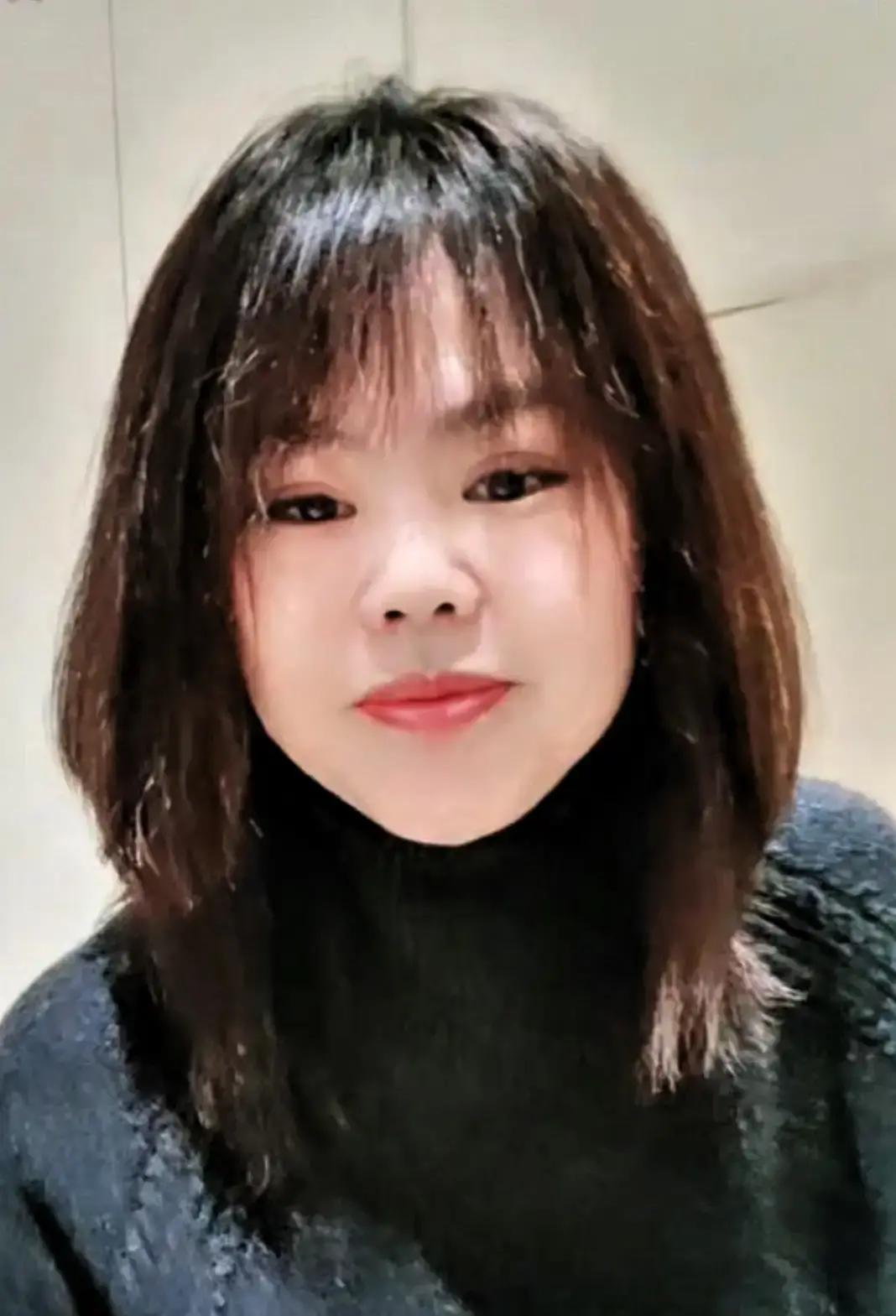 苦茶丹丹香拍视频说每天花三块五化妆，连去菜市场也得全妆，理由是怕撞上前男友要漂漂