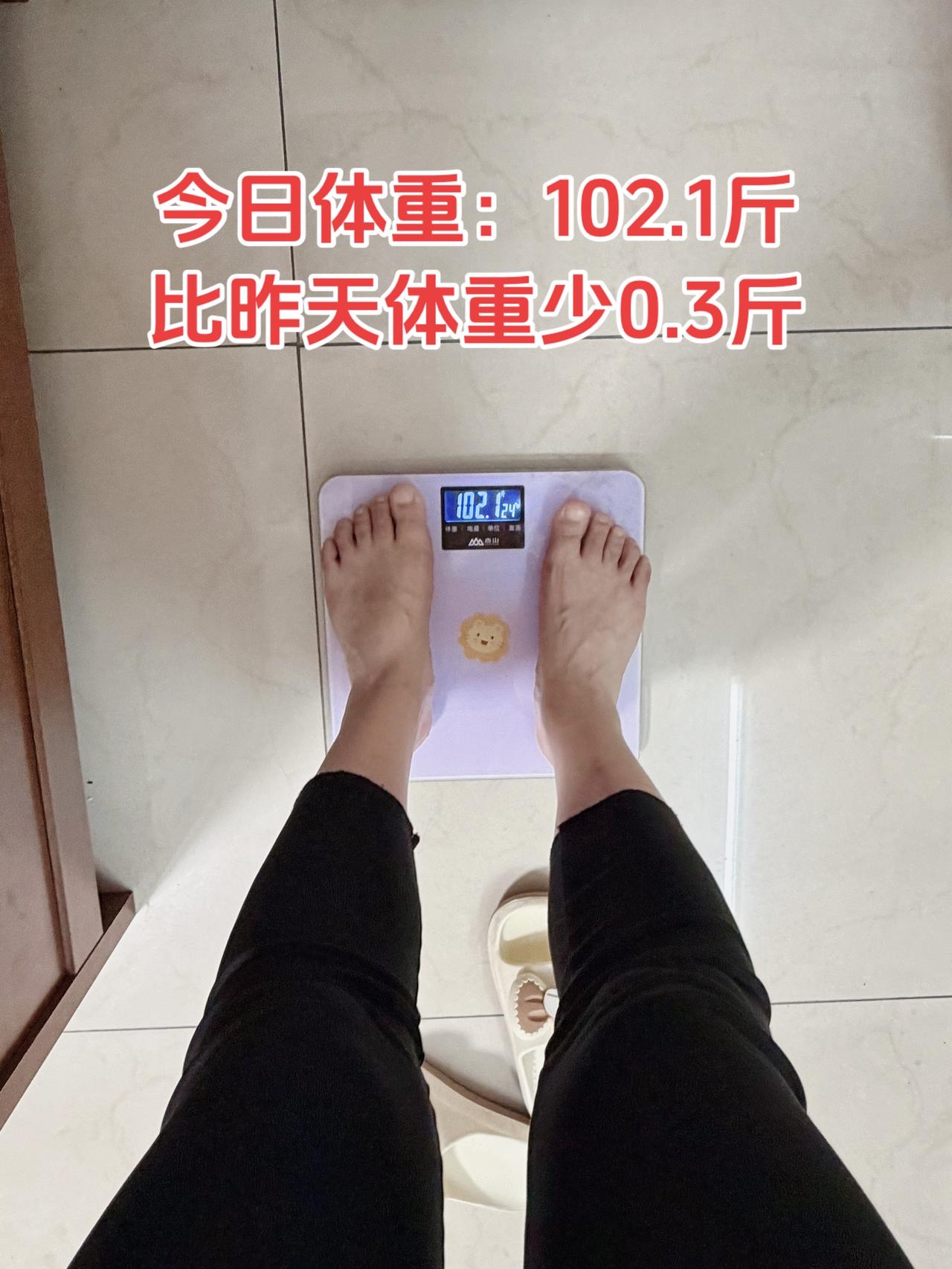 自律减脂健康餐，目标95斤，加油
今日减脂早餐：花卷+黄瓜+鸡蛋+豆浆