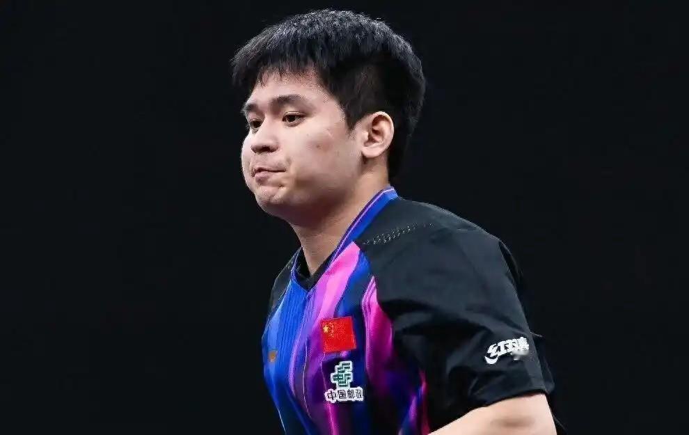 【三连赛出于无奈，林诗栋梁靖崑抢分压力大】一个肩伤一个腰伤，为啥还马不停蹄参加第