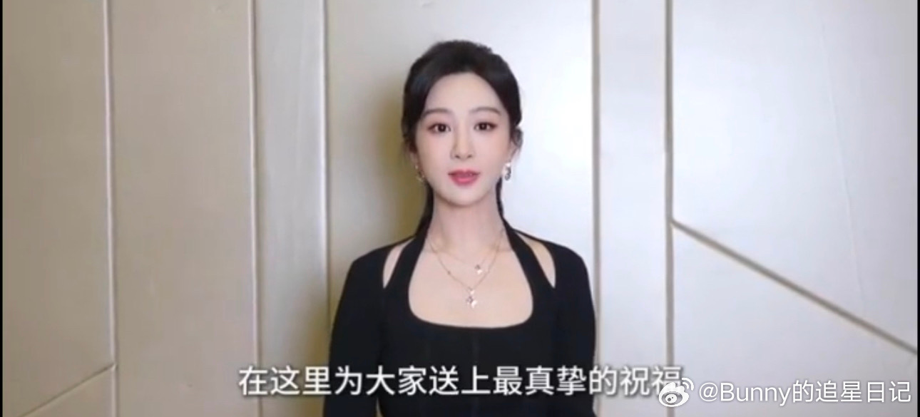 杨紫2025年新春祝福 杨紫2025年新春祝福🈶，期待《国色芳华》赶紧抬上来！