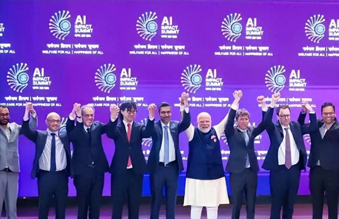 印度 AI 峰会成国际笑话！机器狗刷漆、无人机缠胶带，莫迪脸往哪搁？

印度，这
