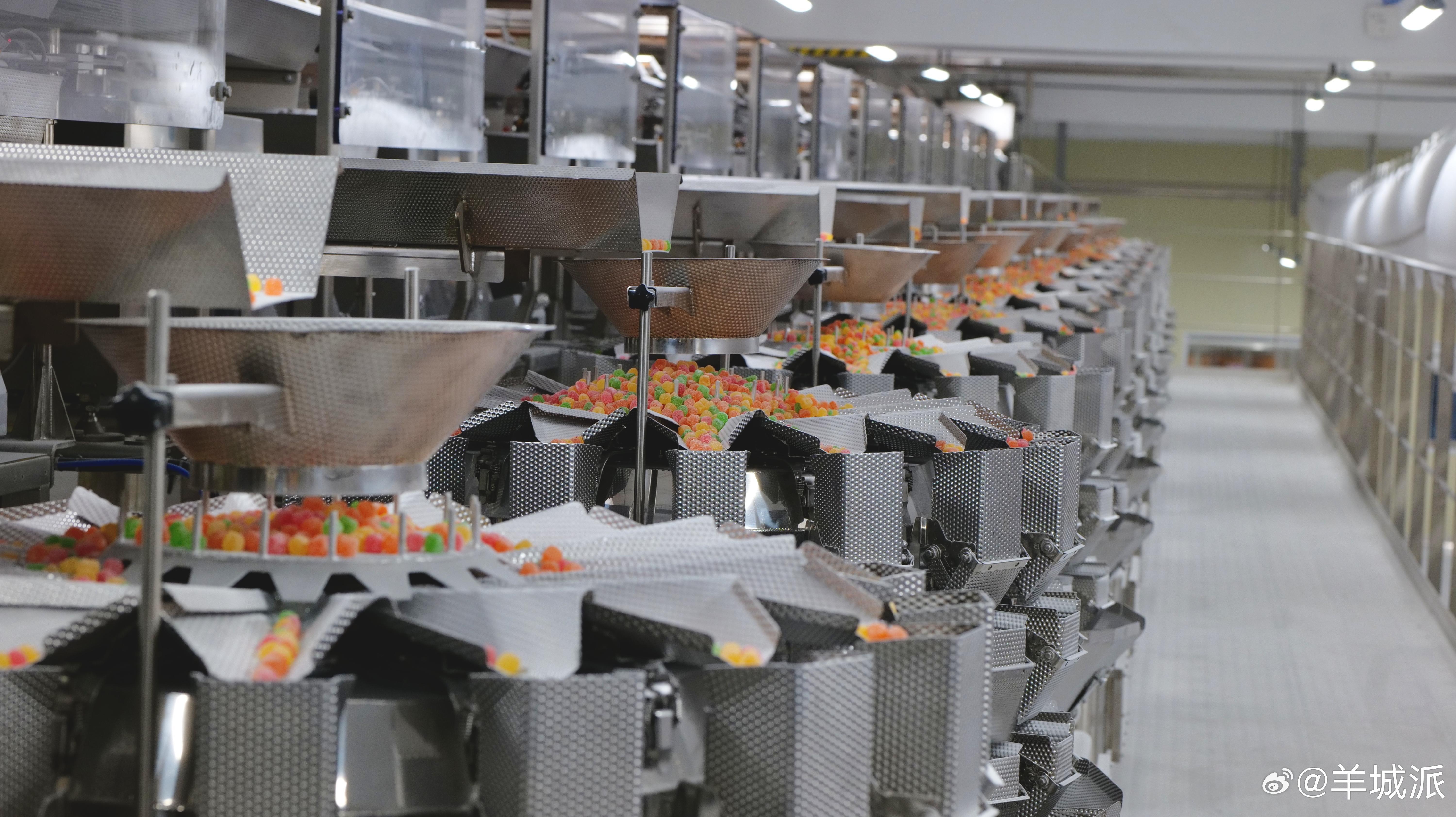 【“年货担当”徐福记，畅销三十余载背后的甜蜜法宝】2月2日，“智创优品 甜蜜升级