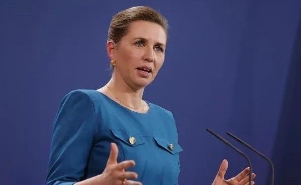 丹麦女首相起范儿以为打败俄罗斯就像在家里面欺负老公乌克兰发生内讧，扎卢日内总司令