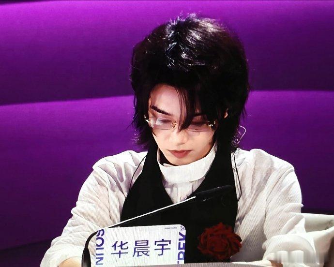 谁懂华晨宇这段wave表情声鸣远扬华晨宇的 wave 表情真的太撩人了，慵懒的姿