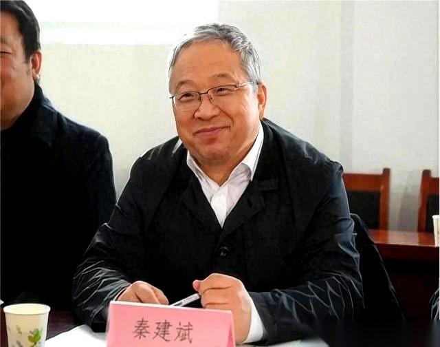 头衔真长啊，财政部PPP专家库专家、会计师、工程师……
最后官方通报上，就剩仨字