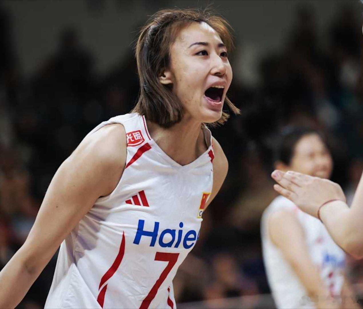 中国女排3比0法国女排 发扣拦全面占优！中国女排3-0零封法国豪取五连胜，庄宇珊
