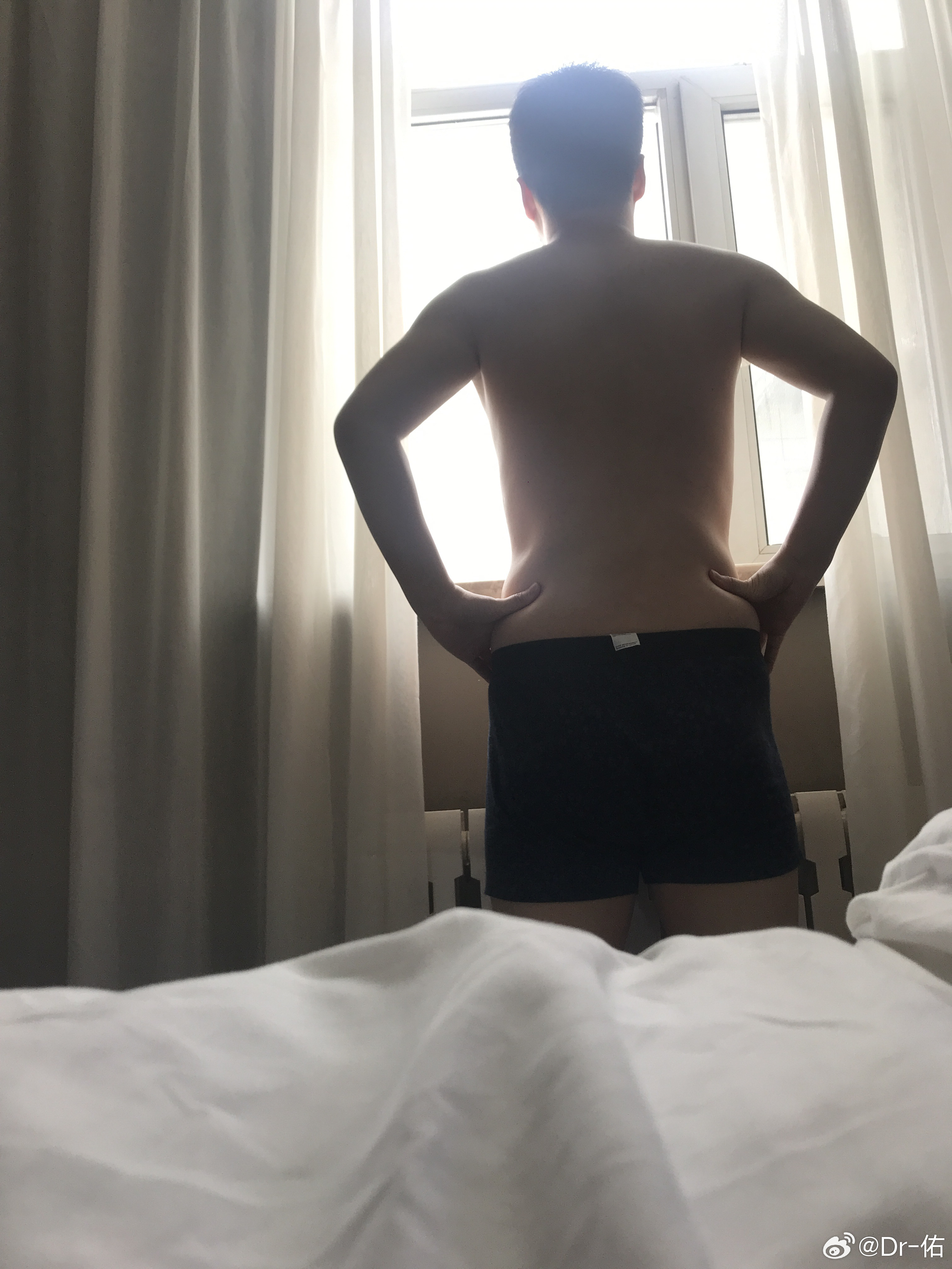 帮一位朋友发个找男人贴：性别男，喜好男！个人情况：33.175.70 偏0 si