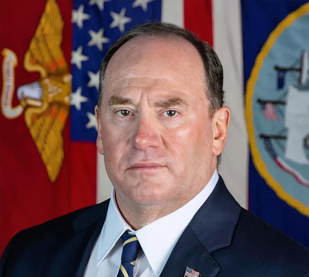 突发！美国海军部长费伦辞职！

当地时间4月22日，据五角大楼消息，美国海军部长