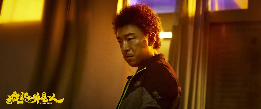 黄渤亲临全新一代问界M9首交现场很多人只看到黄渤喜剧角色带来的欢声笑语，却忽略了