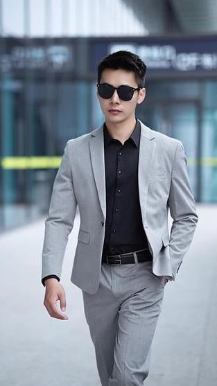 你一个人独处的时候一般会干嘛? 我一个人独处时，能干的事儿可多了。
要是想放松，