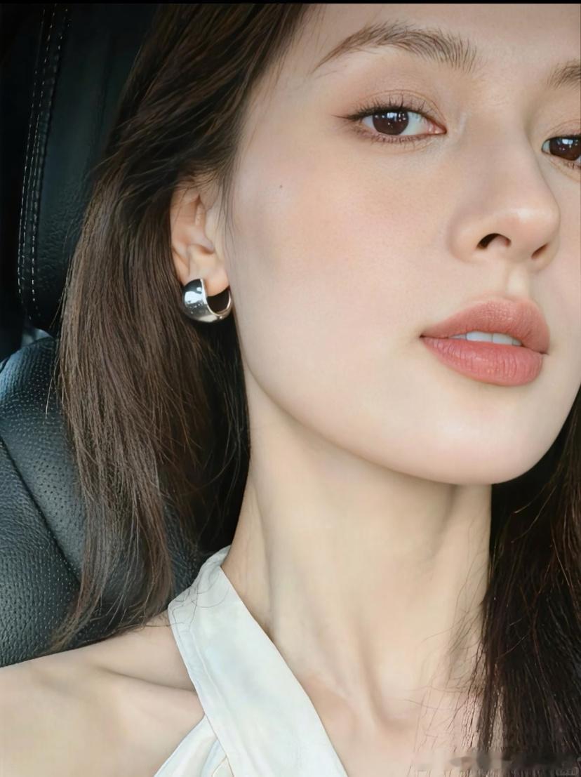 有不少人问江波龙昨天大跌原因，趁着周末，梳理一下：在存储芯片这行里，模组环节算是