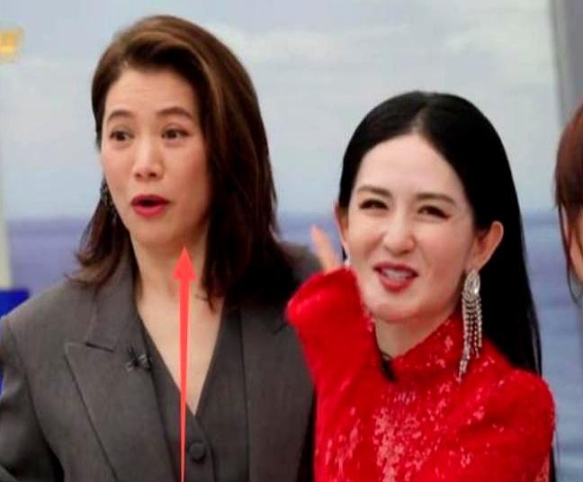 年轻漂亮的女演员单独给你熬了一锅汤，顺手还送了一床贴身盖的被子。东西塞到手里了，