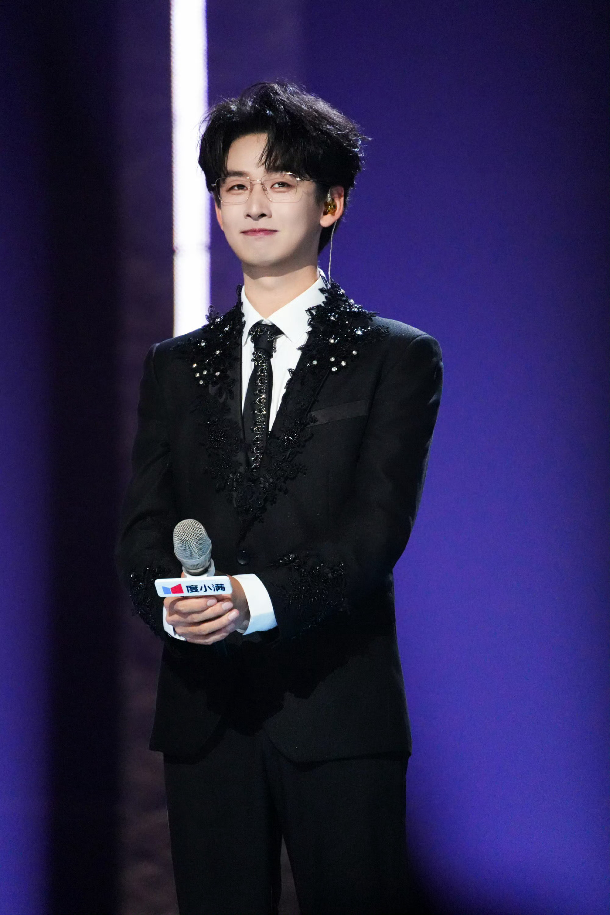 齐思钧主持能力 孙怡组面临淘汰那段，是齐思钧帮忙接过来读的，今天也帮庄法读了。这