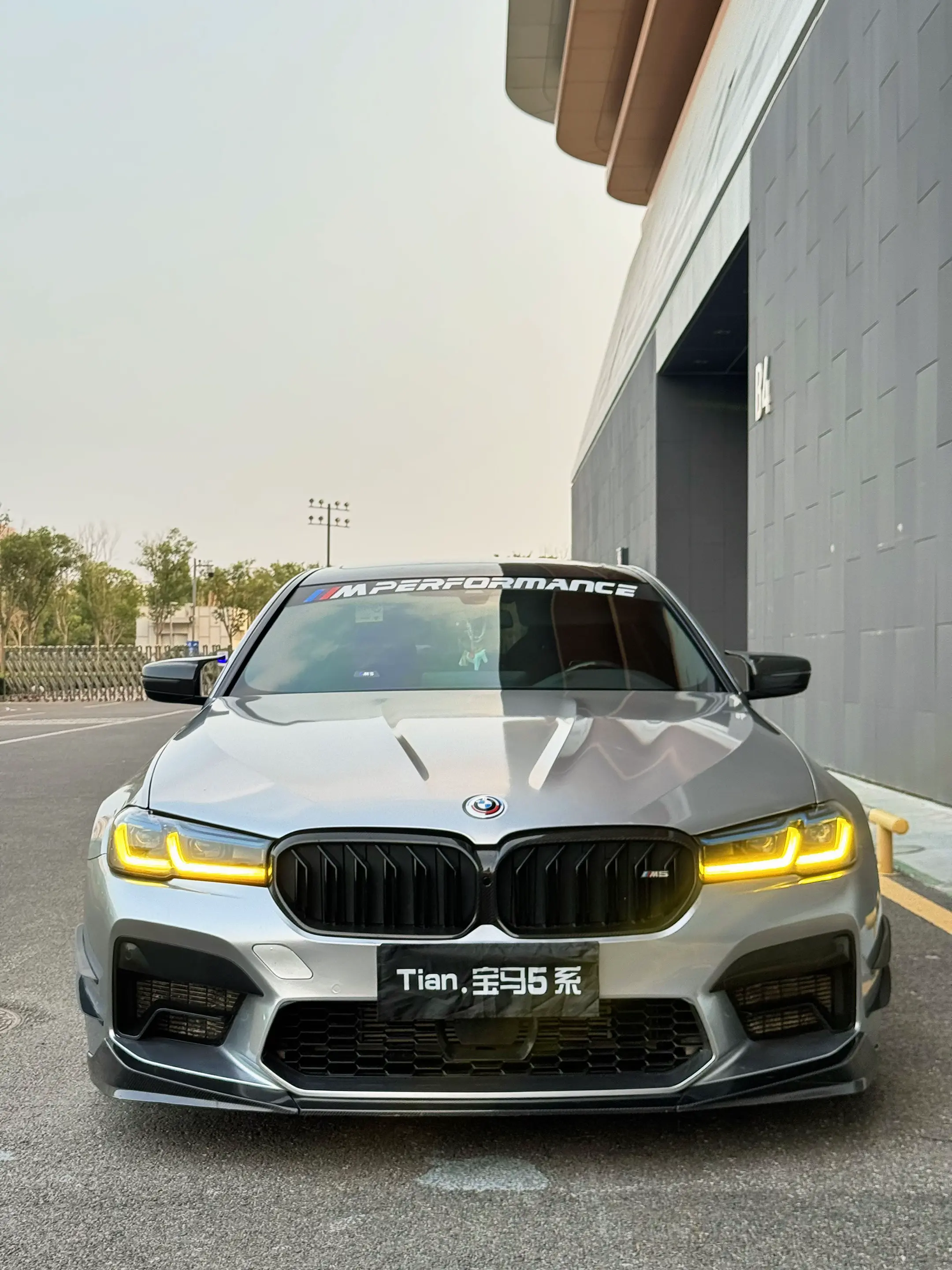 后来才知道BMW是“把妹王”的意思