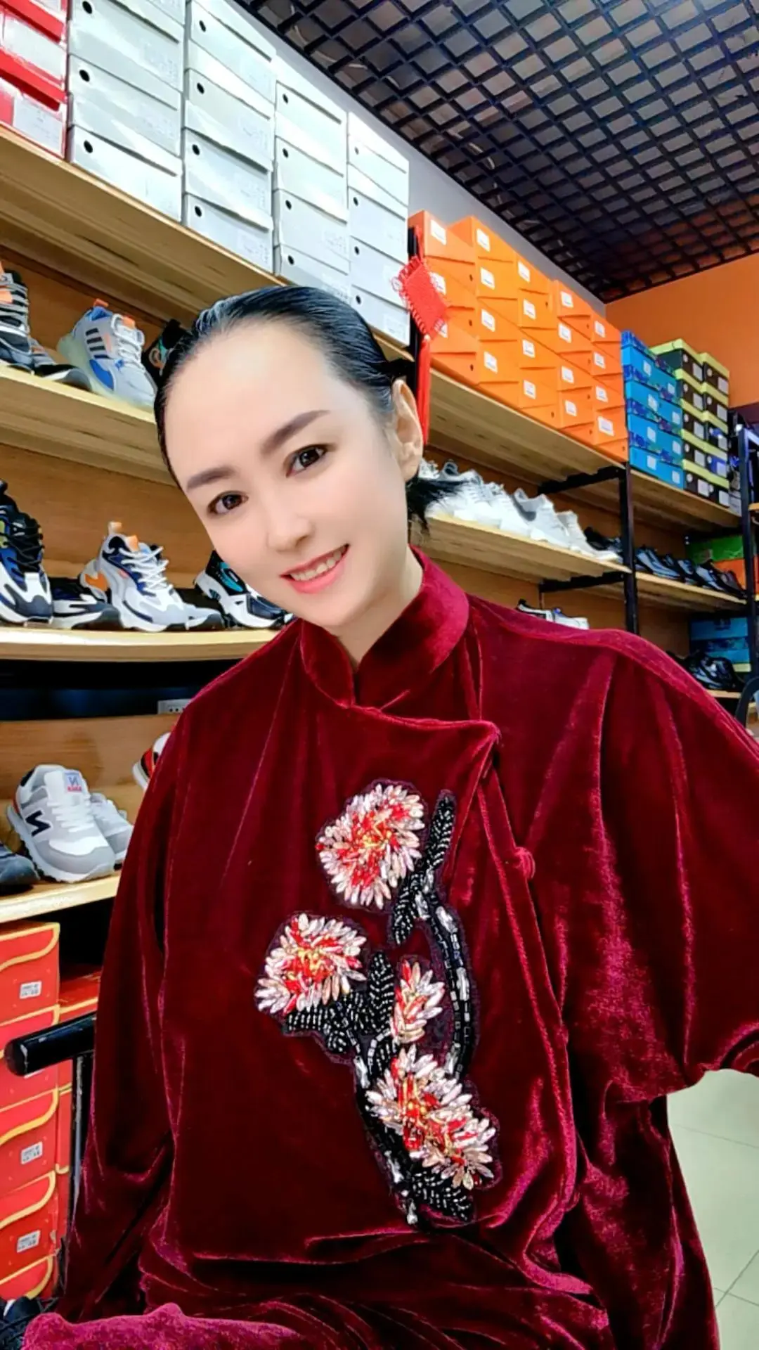 时间磨平了棱角，盗走了青春，现在剩下的只是一个躯壳，曾经的笑是一种心情...