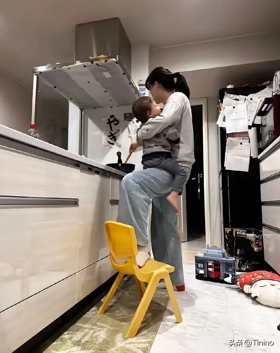 随口一句指责，引出家庭难题！婆婆吐槽儿媳不上班不做家务，儿媳直接外出上班，一岁宝