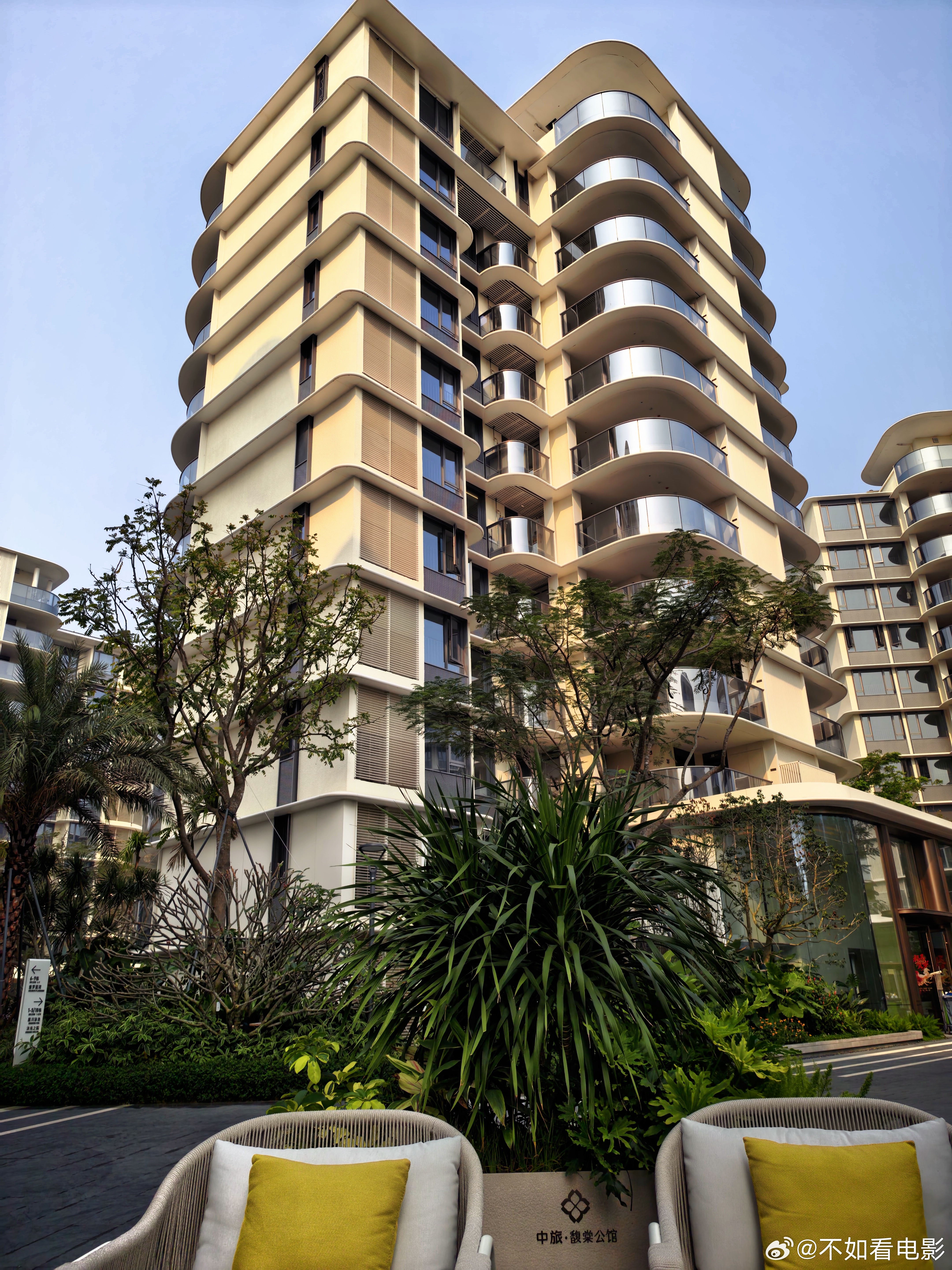 我不知道为什么在日夜煎熬为什么烦恼为什么安静不了梁博唱的就是我想的，不上班多舒服