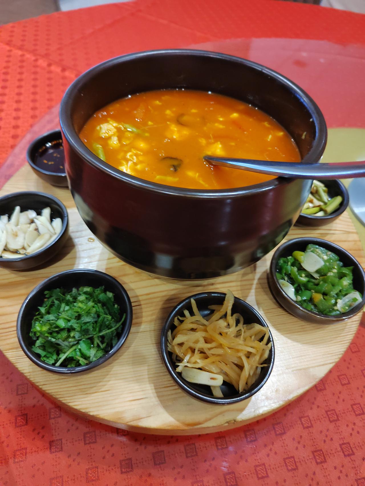 在常宁宫餐厅点了份老鸹撒
我和女儿在常宁宫餐厅点了份老鸹撒，48元。本来还想点点