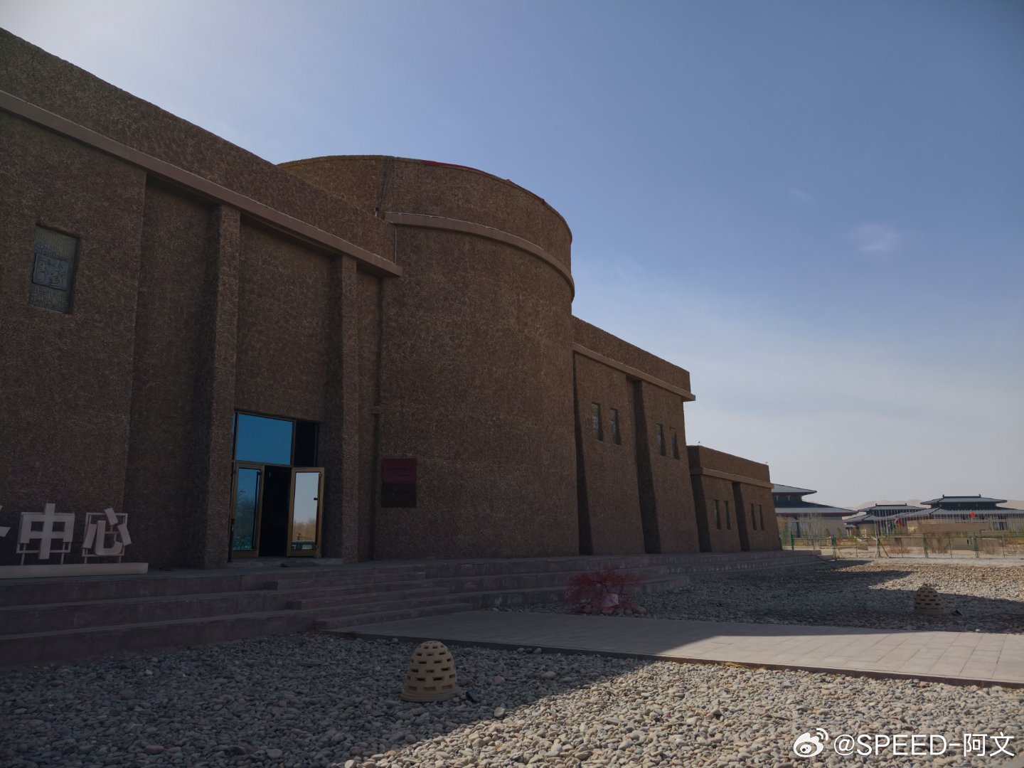 中午在这个房子里吃饭，氛围拉满！ 敦煌