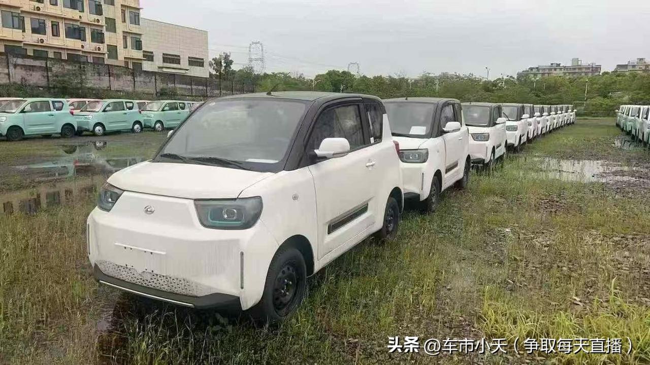 之前的那批猎豹CS01又出现在汽车市场，售价1.88万。这车去年卖过，但是卖着卖