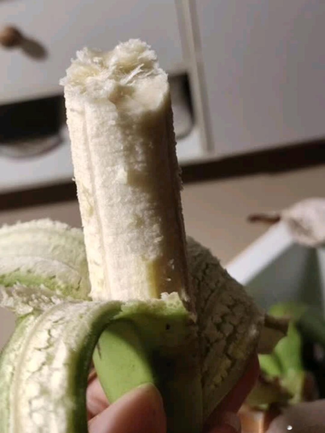 离谱！网购9斤香蕉，到货仅1根？商家甩锅爆仓，平台回应了
北京女子网购翻车现场，