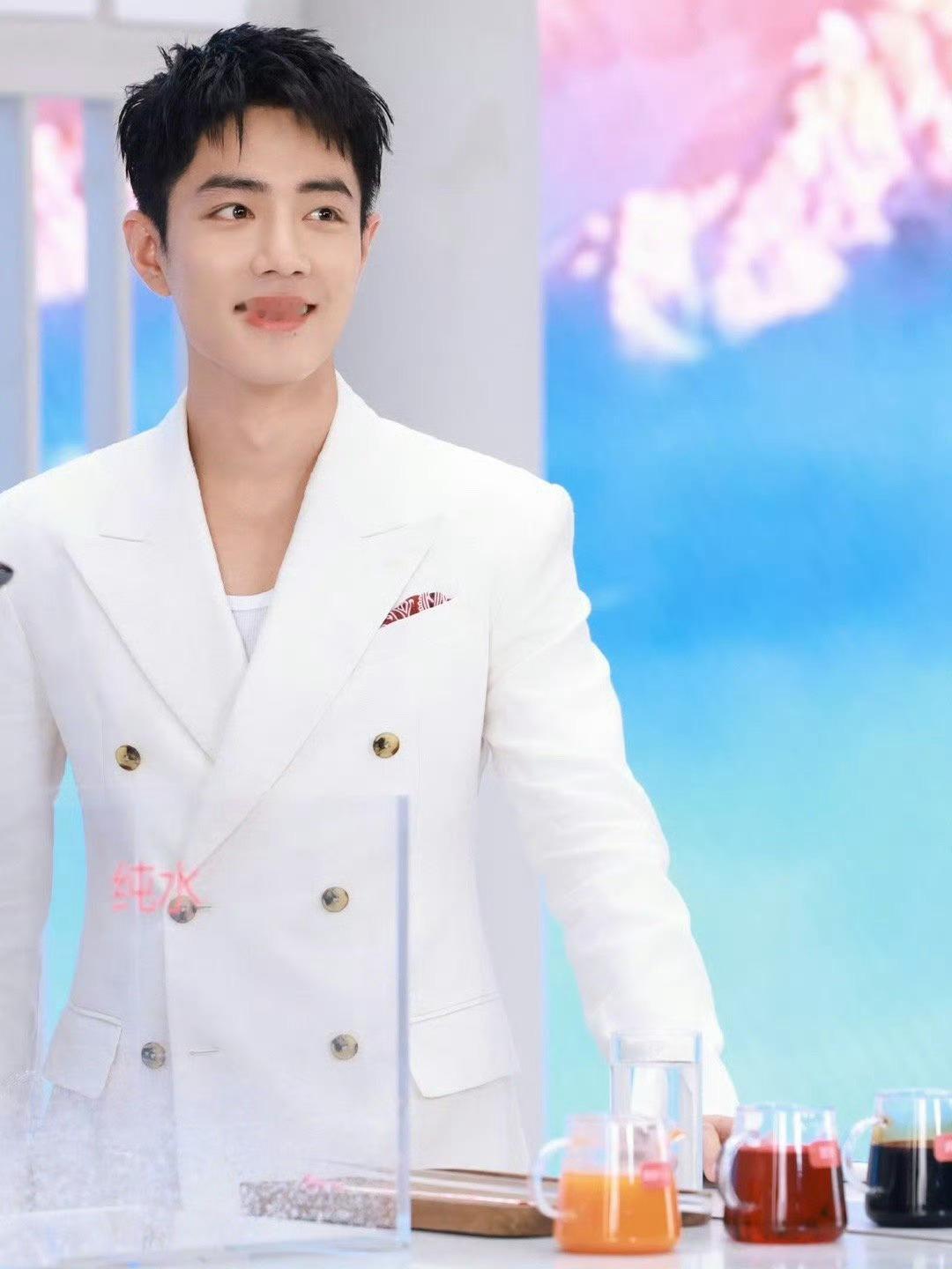 我们的肖战小哥哥[爱慕]#肖战开启科技之旅# ​​​