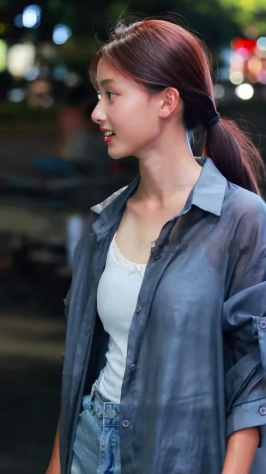 素人女孩被拍网友喊话于正【七七】骨相皮相正脸侧脸颌面都好完美……好像谢霆锋张柏芝
