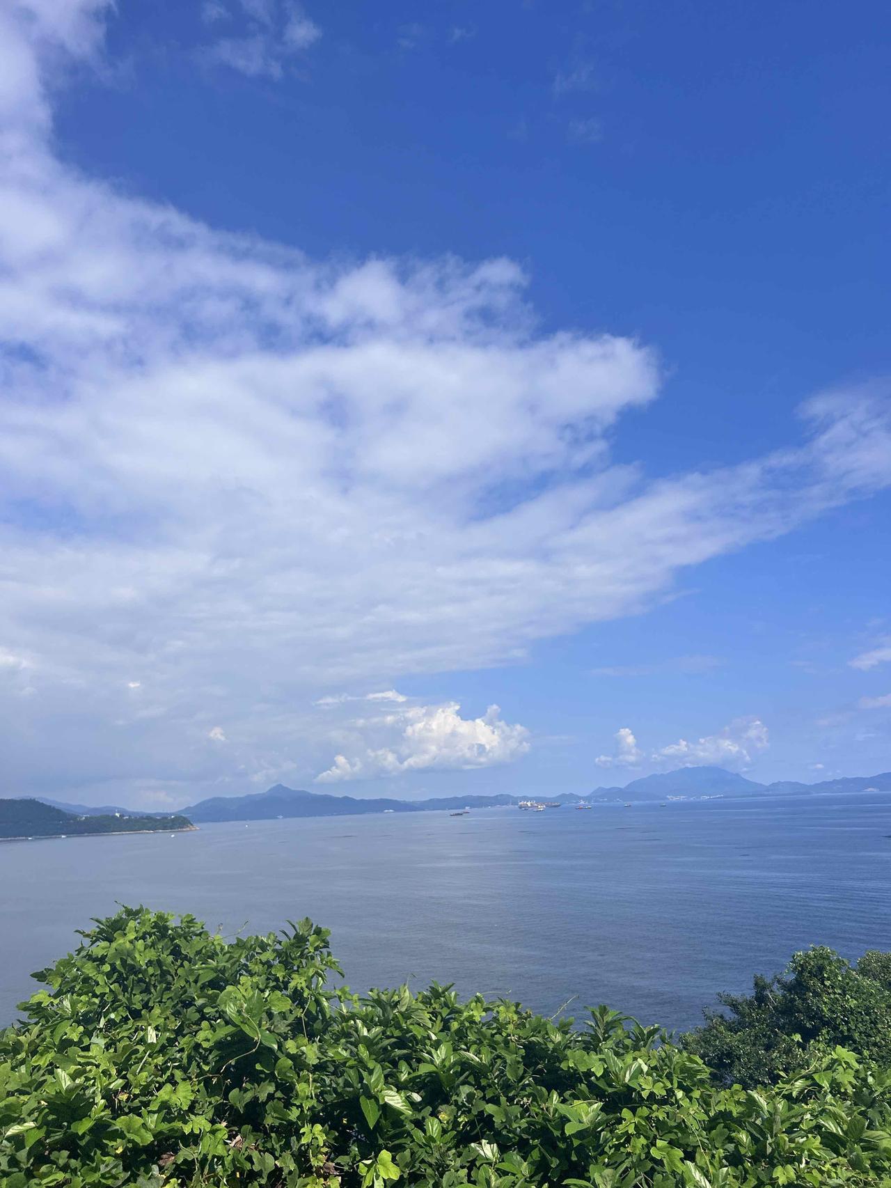 人生逆袭特别简单，你只需要每天晚上10点睡觉，然后坚持减肥，限制热量，你的精力就