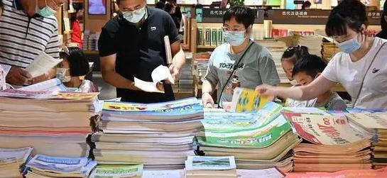 12月16日，教育部扔下重磅炸弹：2026年开始，全国中小学一律不准再买校外商业