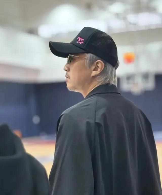 在某个时刻，竟看成了周星驰，要不是被综艺耽误了，邓超的成就真就可能奔着星爷一去不