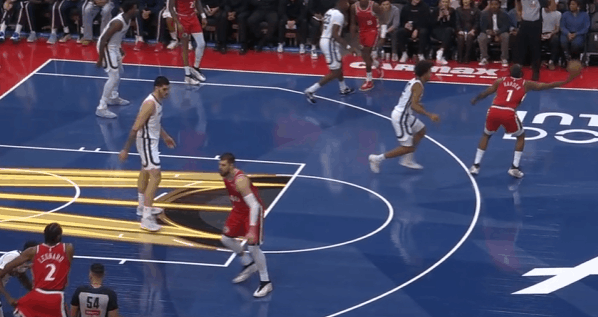 逐帧拆解：伦纳德对阵灰熊39分，得分刷新赛季新高图1边线球回合，弱侧的伦纳德同时