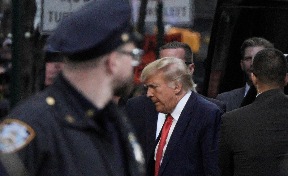 真是演都不演了！特朗普直言乌克兰在军事上已被击败，普京与特朗普通话超过一个半小时