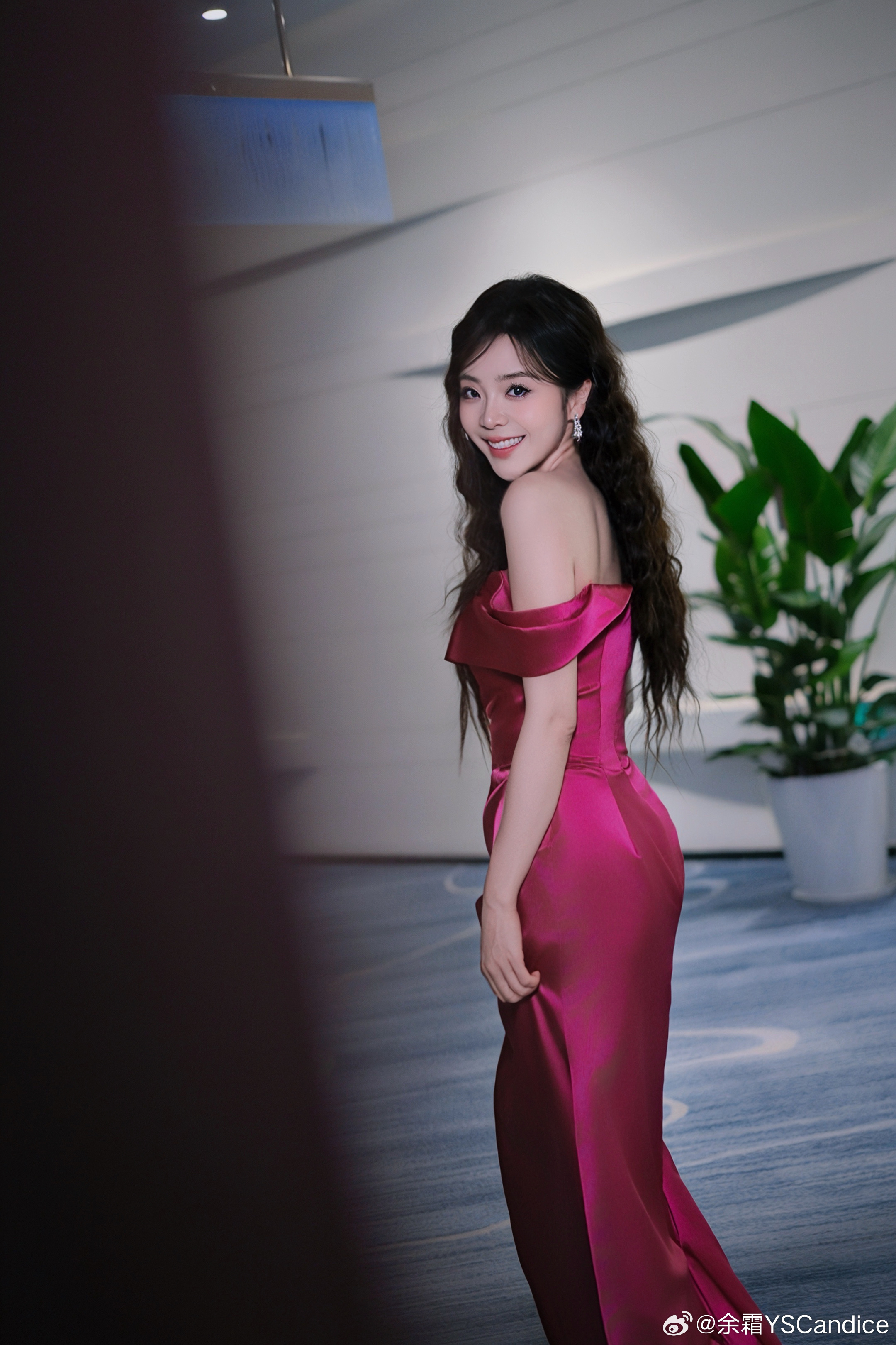 LPL主持人 余霜 LPL