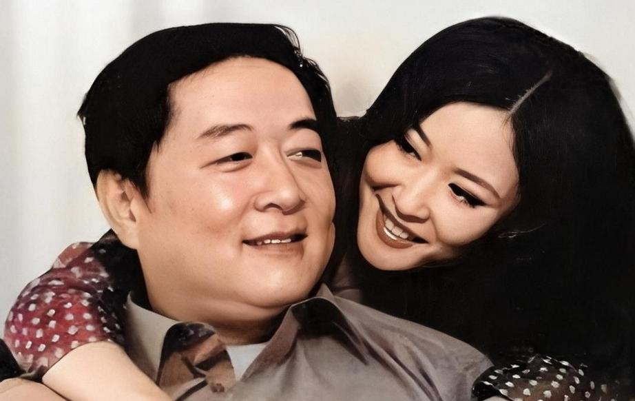 刘斌陪同女儿赴美办理证件期间，偶然发现妻子王丽君出轨线索，回国后调取车载记录仪录