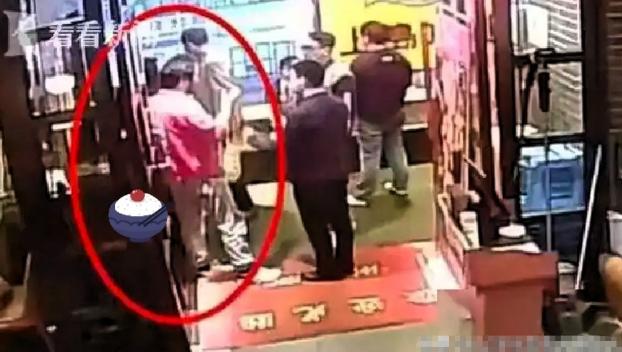 上海外滩和平饭店这次的应对，让不少网友直呼解气。网传几名外籍食客在店内消费数千元