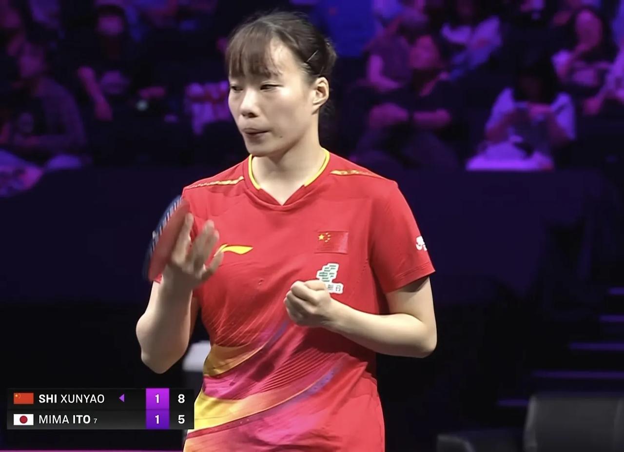 石洵瑶3比2险胜伊藤美诚晋级八强！
WTT横滨冠军赛，女单八分之一决赛，国乒石洵